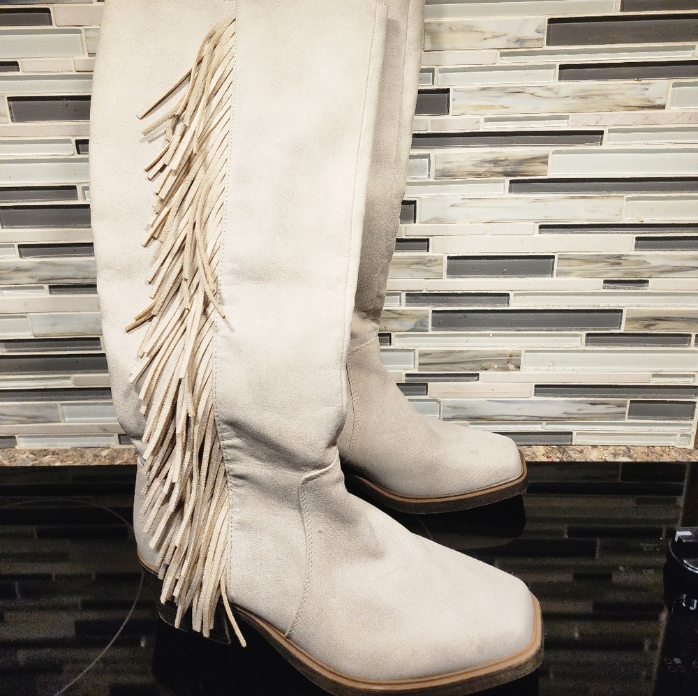 Wonderly Womens Knee-High Suede Boots in Ivory Cream w Fringe Detail 8-1/2 M
